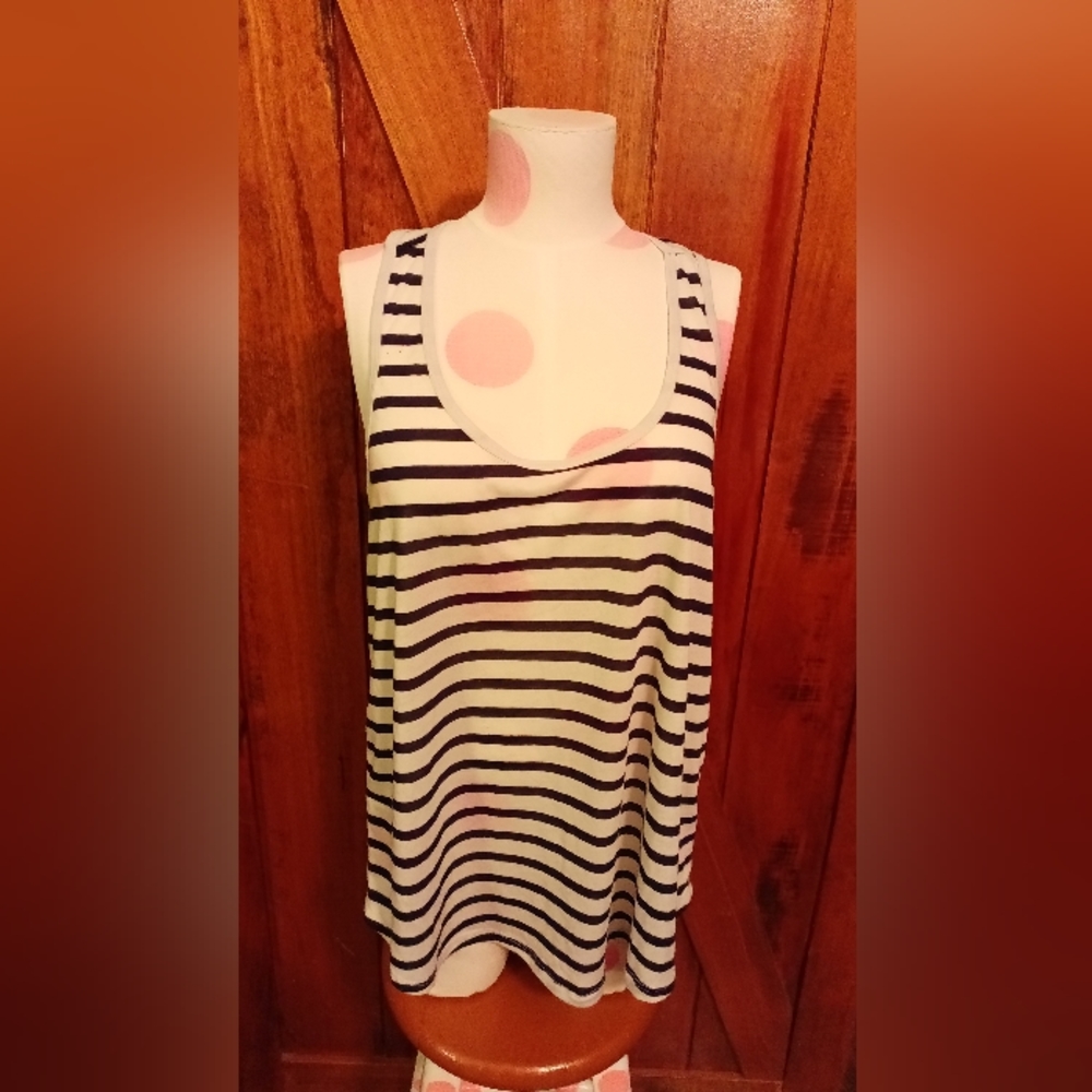 ⭐**NWOT**Basic H&M top⭐(bundle (2) listings with a ⭐ for $15)